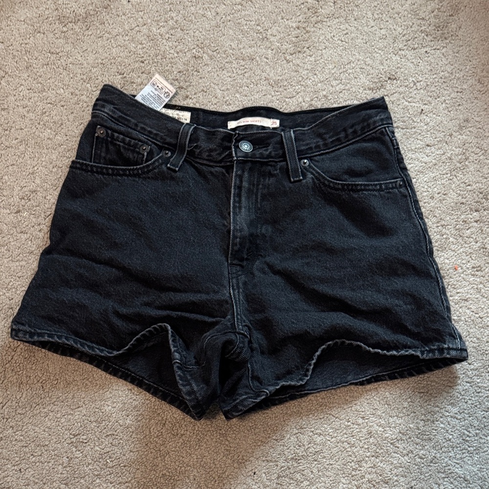 Levi’s 80s Mom Shorts in Black